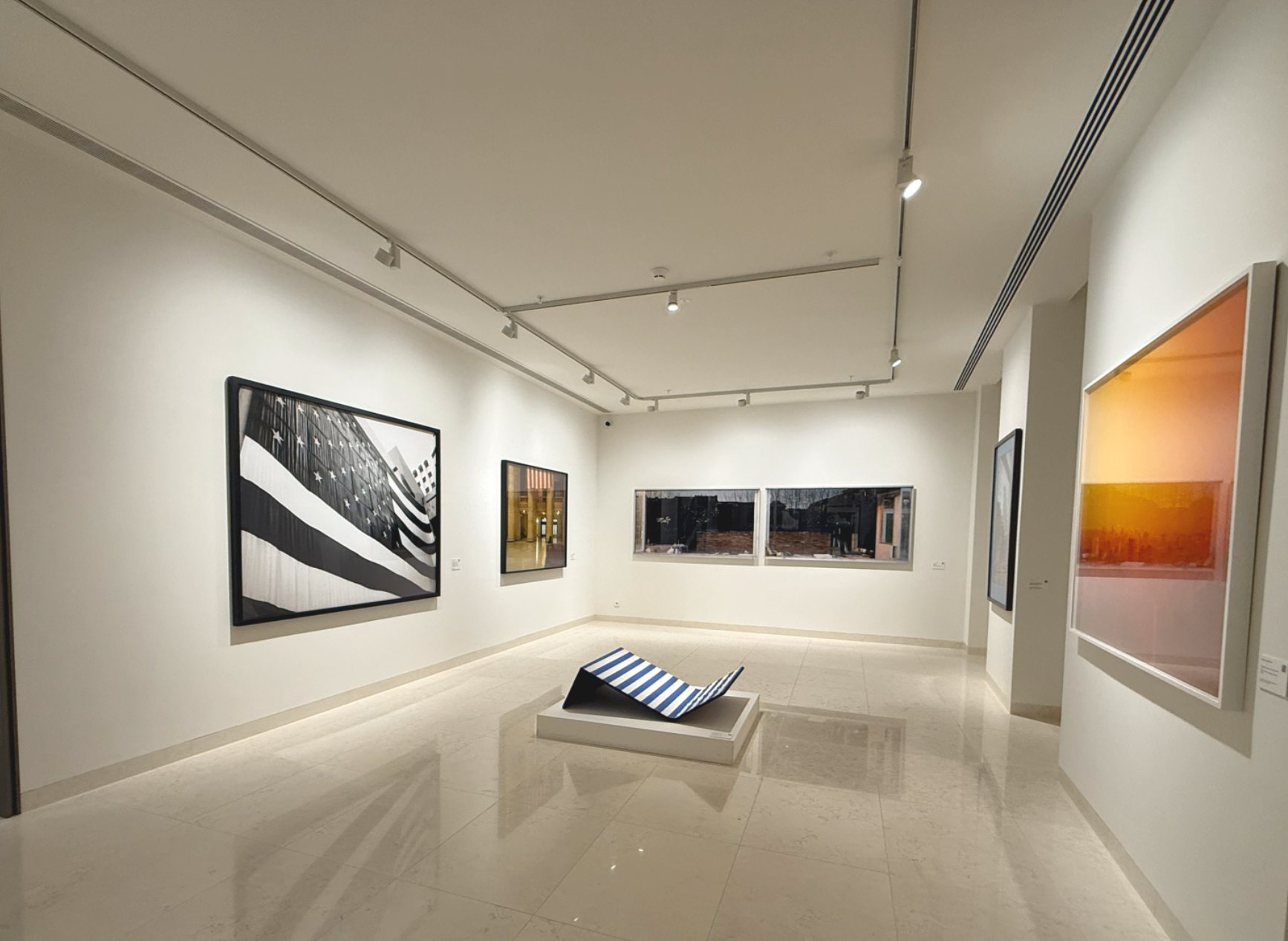 Sala de arte contemporânea do MACAM