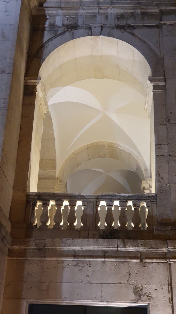Igreja num miradouro de Lisboa
